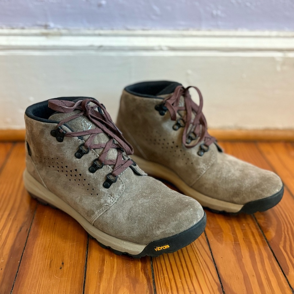 Danner Women’s Inquire Chukka Boots